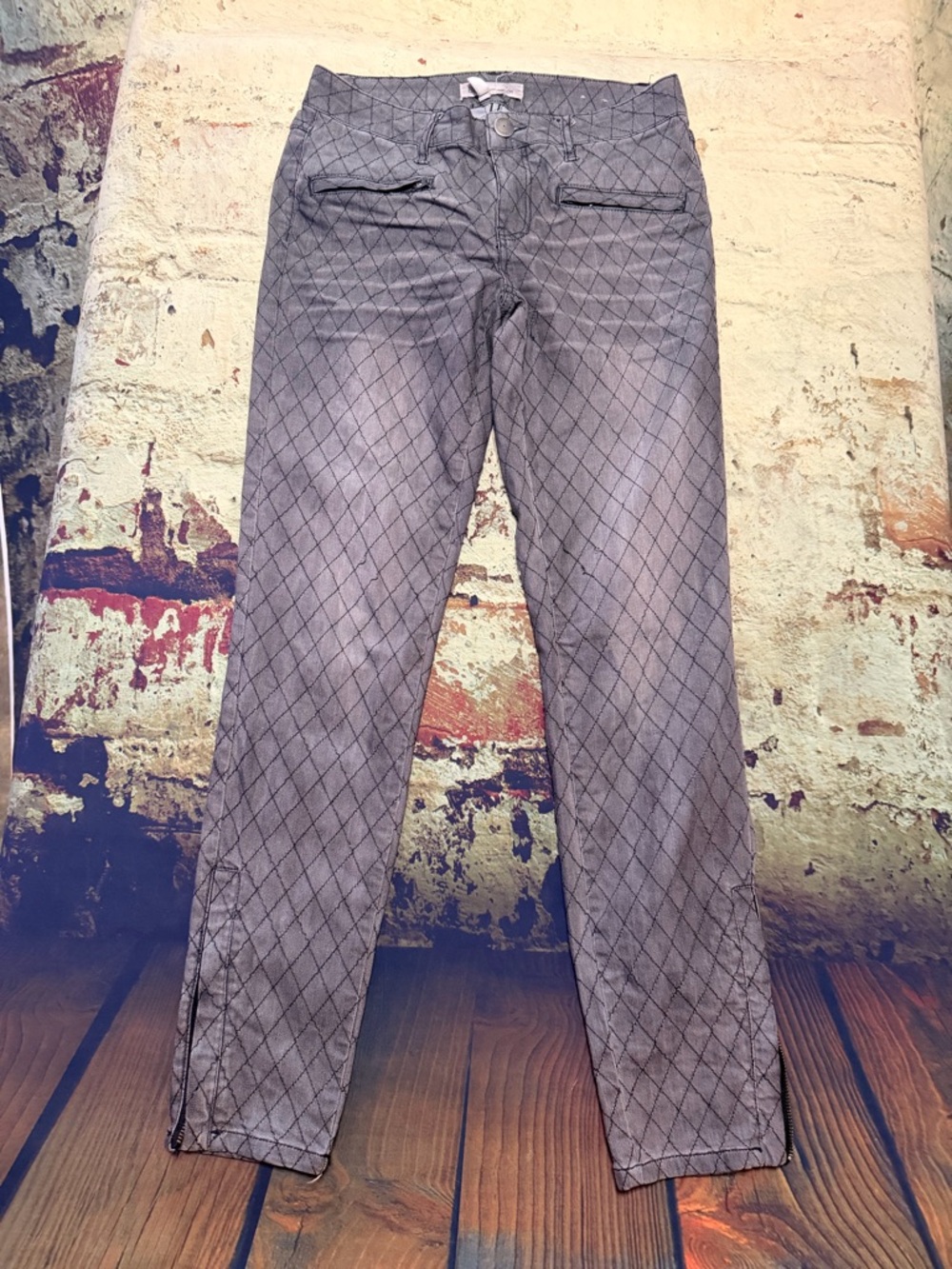 BCBGeneration Gray Diamond-Quilted Skinny Pants